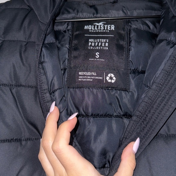 Hollister Black Puffer Jacket - Picture 2 of 3